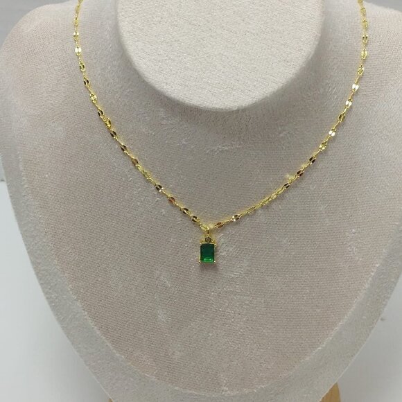 14K Gold Plated Emerald Crystal Pendant Retro Style - Stunning Fashion Jewelry - Picture 4 of 5